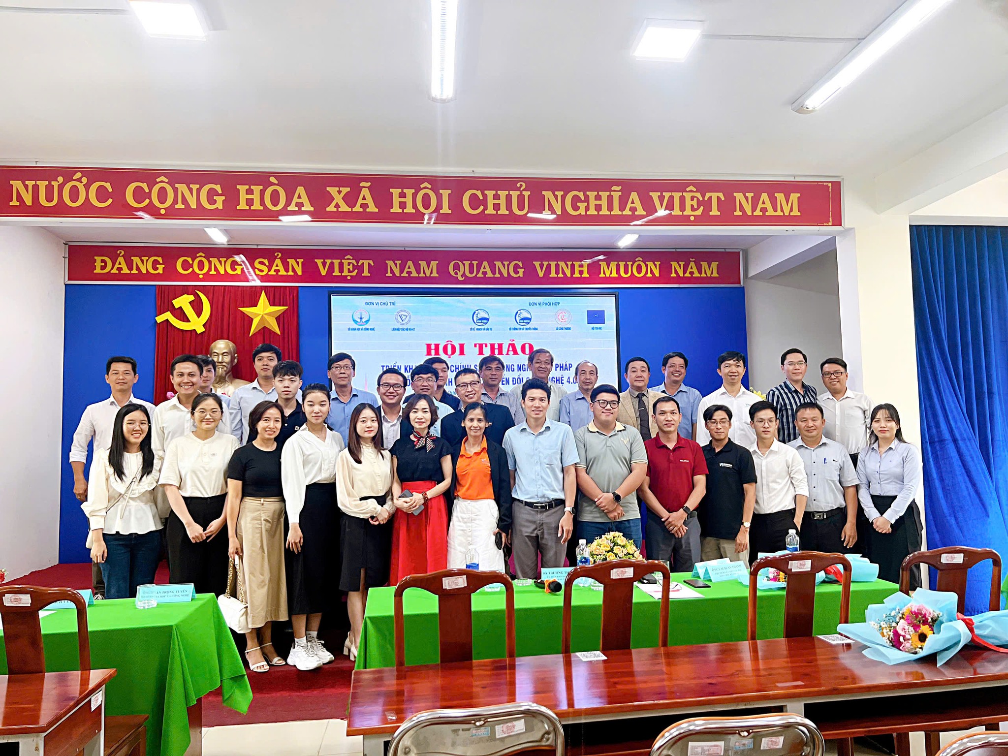 GIẢNG VIÊN KHOA KINH TẾ THAM DỰ HỘI THẢO TRIỂN KHAI CHÍNH SÁCH, CÔNG NGHỆ, GIẢI PHÁP NHẰM HỖ TRỢ DOANH NGHIỆP CHUYỂN ĐỔI CÔNG NGHỆ 4.0