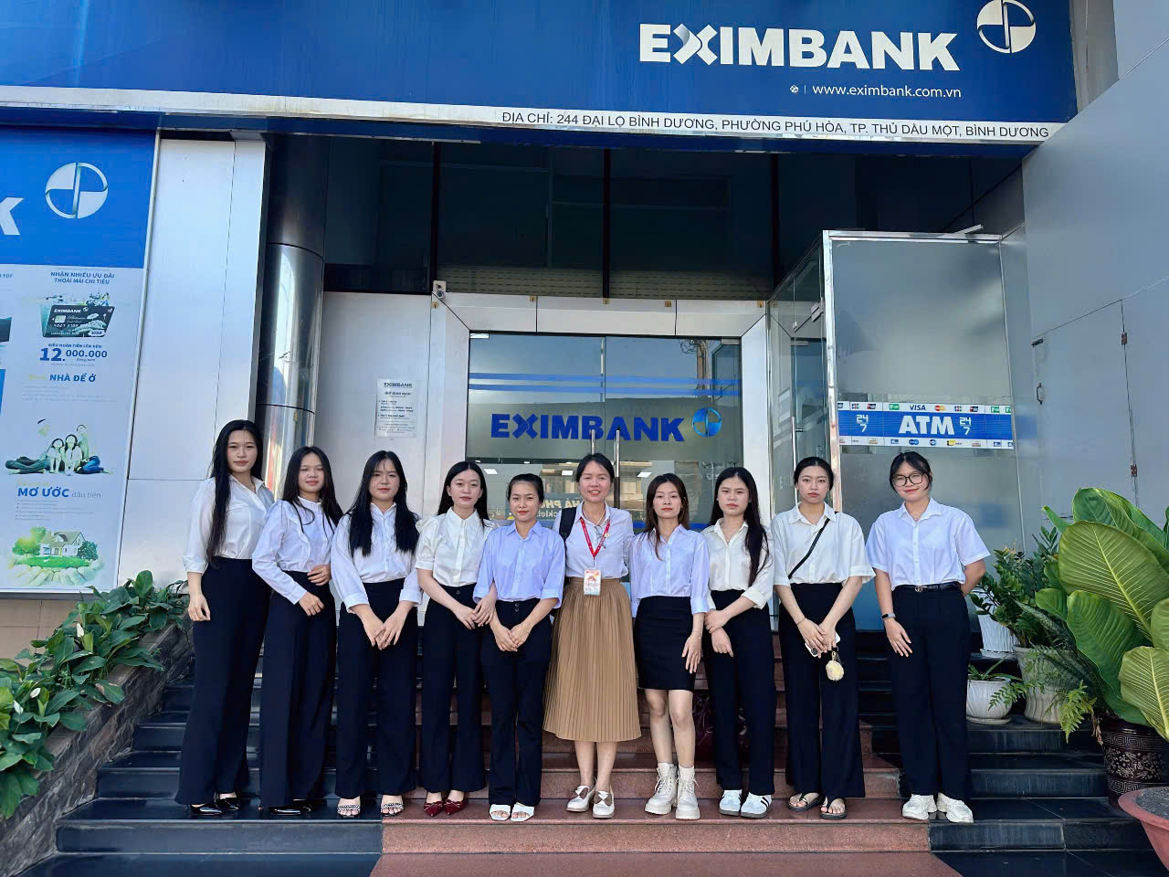 SINH VIÊN KHOA KINH TẾ THỰC TẬP TẠI NGÂN HÀNG EXIMBANK BÌNH DƯƠNG