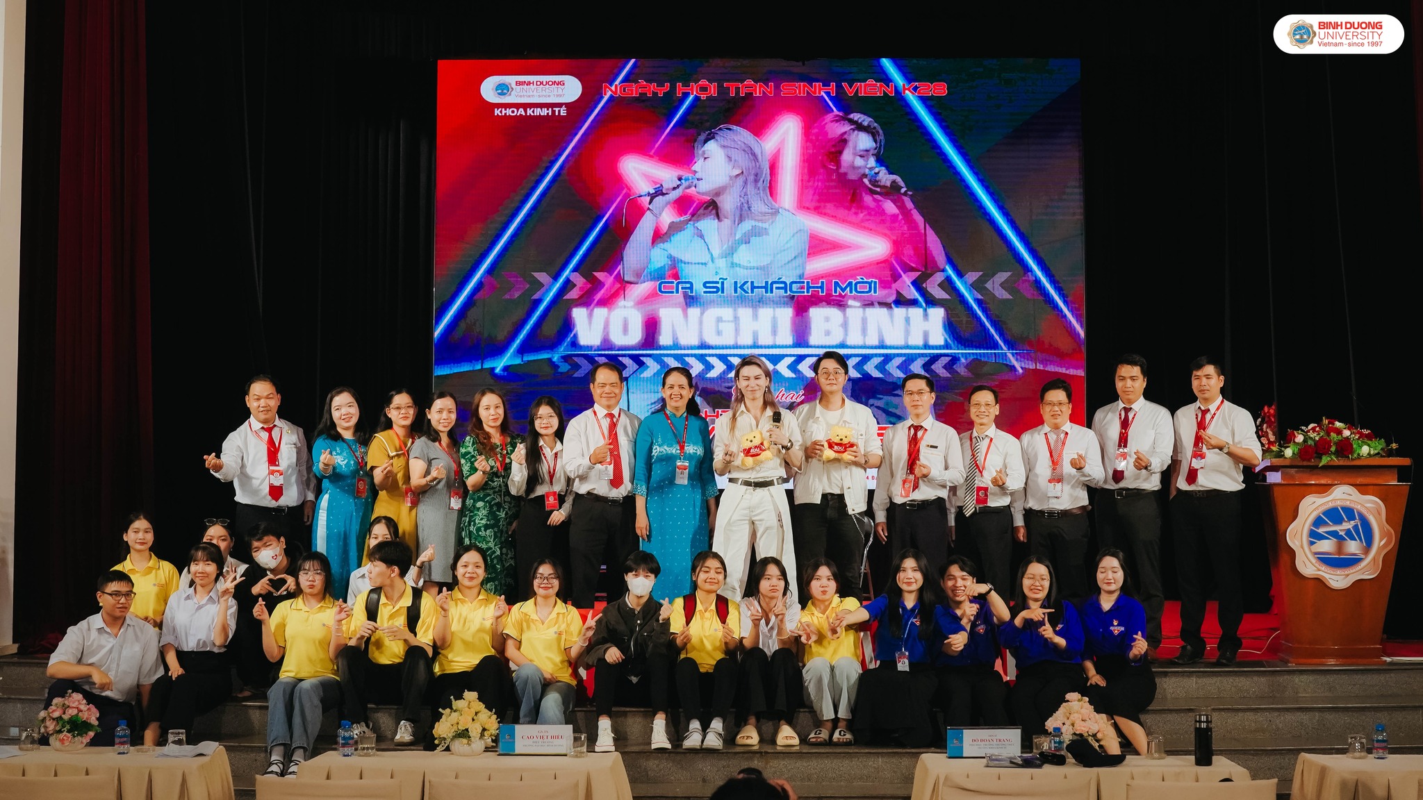 KHOA KINH TẾ TƯNG BỪNG CHÀO ĐÓN TÂN SINH VIÊN K28