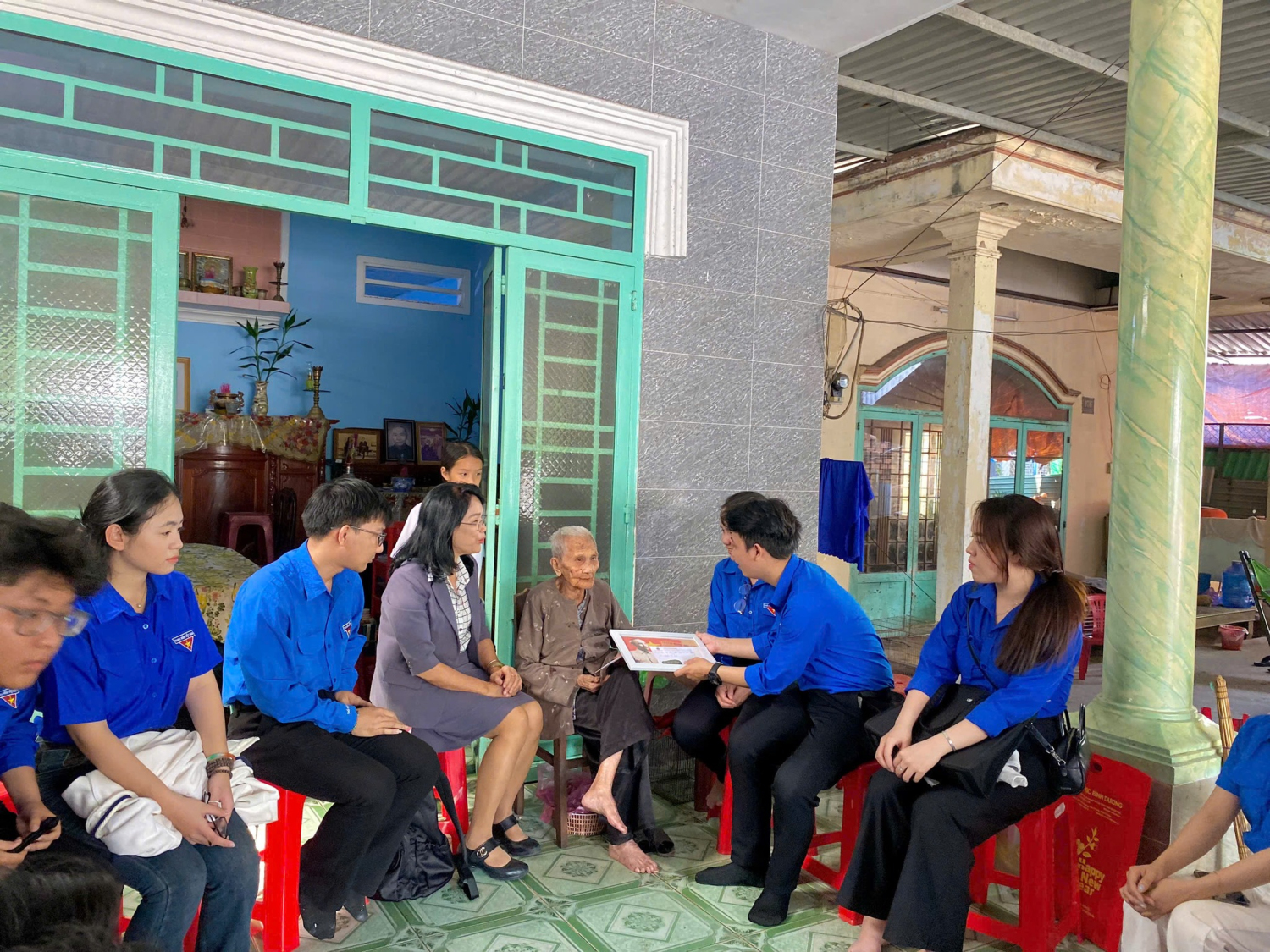 HÀNH TRÌNH TRI ÂN – BỒI ĐẮP LÝ TƯỞNG, KHẮC GHI TRÁCH NHIỆM TUỔI TRẺ