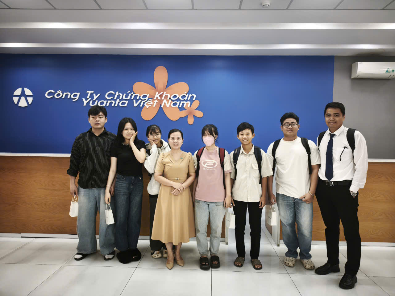 CÂU LẠC BỘ CHỨNG KHOÁN TỔ CHỨC BUỔI SINH HOẠT ĐỊNH KỲ THÁNG 12/2025