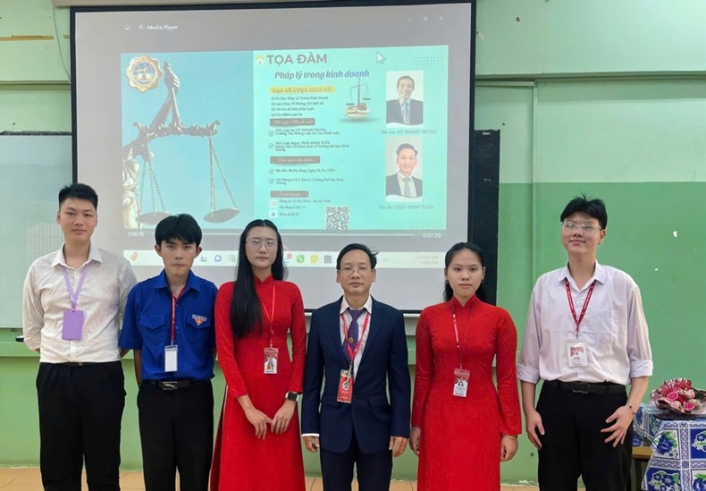 KHOA KINH TẾ TỔ CHỨC BUỔI TỌA ĐÀM VỚI CHỦ ĐỂ "PHÁP LÝ TRONG KINH DOANH"