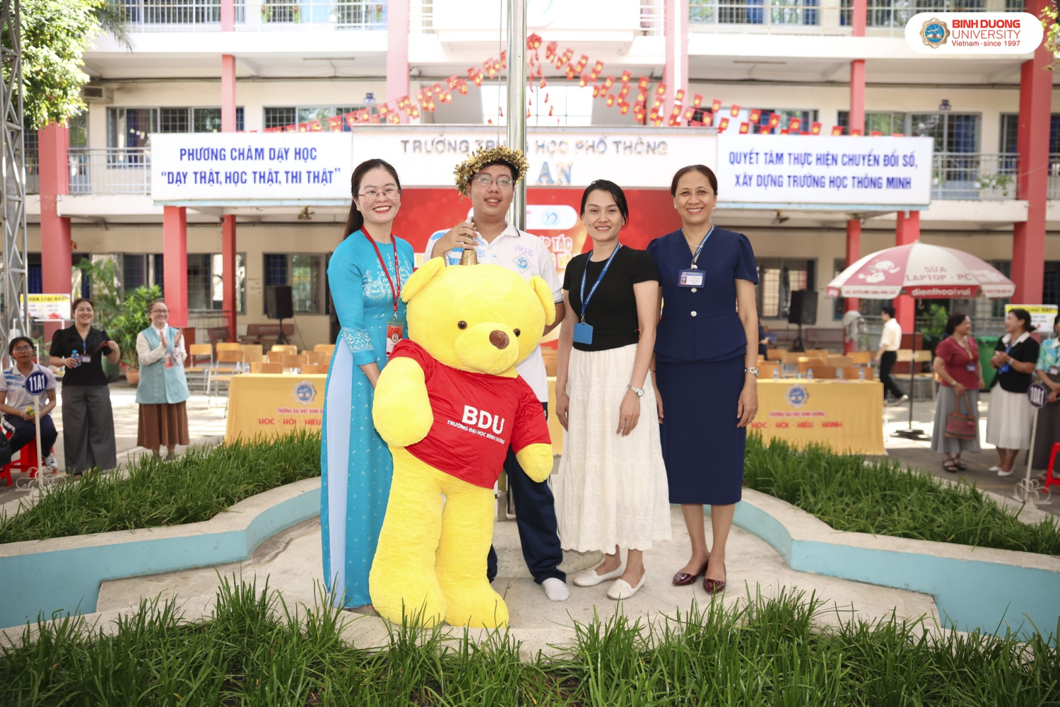KHOA KINH TẾ TIẾP TỤC ĐỒNG HÀNH CÙNG ĐOÀN TUYỂN SINH TRƯỜNG ĐẠI HỌC BÌNH DƯƠNG TRONG CHƯƠNG TRÌNH STEAM VÀ HƯỚNG NGHIỆP TẠI TRƯỜNG THPT DĨ AN