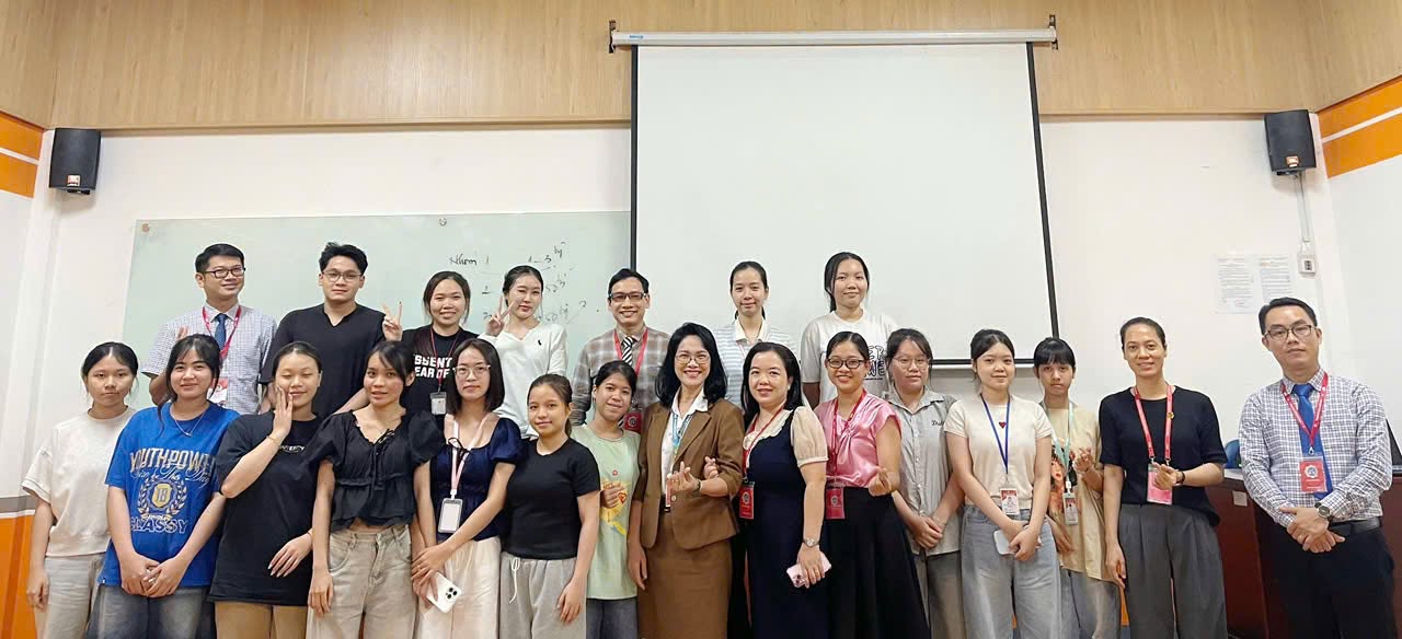 NGÀNH KẾ TOÁN BDU TỔ CHỨC HƯỚNG DẪN SINH VIÊN VỀ “KẾ TOÁN HỘ KINH DOANH” – SẴN SÀNG ĐỒNG HÀNH CÙNG CỘNG ĐỒNG